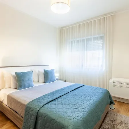 Iris - Minho's Guest